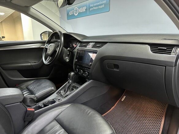 2019 Skoda Octavia III (A7) Рестайлинг, коричневый, 1720000 рублей - вид 17