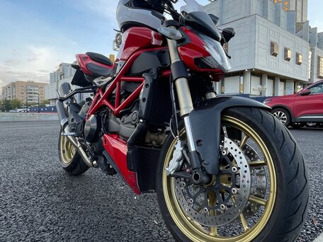 2012 Ducati Streetfighter, красный, 629000 рублей, вид 1