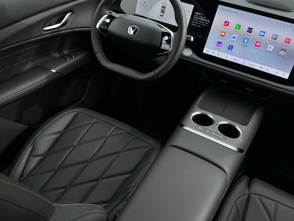 2025 Changan CS75 Plus IV, белый, 4339900 рублей - вид 4