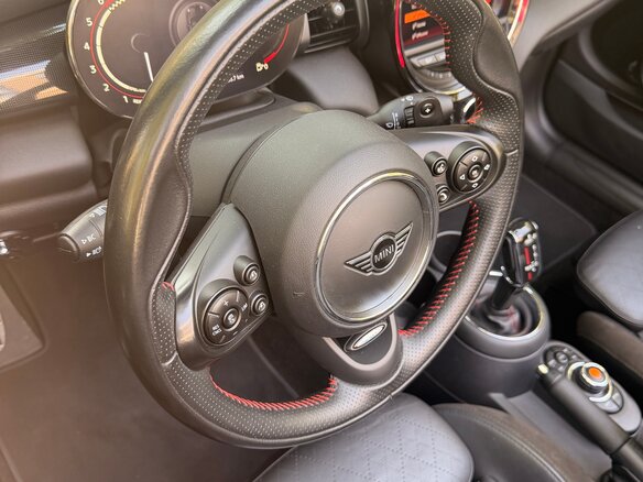 2021 Mini Cabrio JCW John Cooper Works III Рестайлинг, зелёный, 2750000 рублей - вид 13