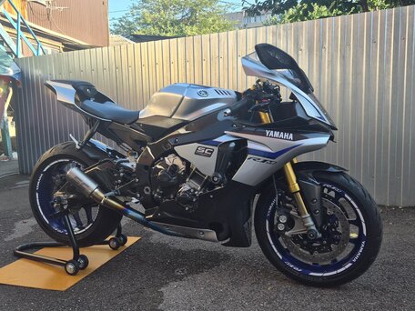 2015 Yamaha YZF-R1M, серый, 1700000 рублей, вид 1