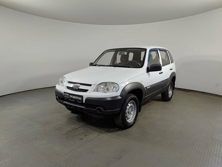 2015 Chevrolet Niva I Рестайлинг, белый, 597055 рублей, вид 1