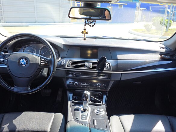 2013 BMW 5 серии 520i VI (F10/F11/F07), чёрный, 1540000 рублей - вид 5