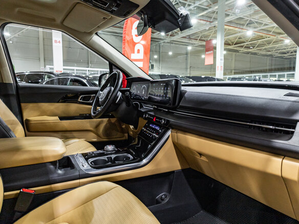 2020 Kia Carnival IV, чёрный, 3890700 рублей - вид 24