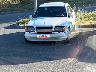 1993 Mercedes-Benz E-Класс 220 I (W124), белый, 560000 рублей, вид 2