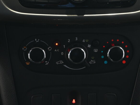 2021 Renault Logan Stepway II Рестайлинг, белый, 899000 рублей - вид 8