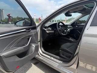 2022 Skoda Octavia IV (A8), бежевый, 1850000 рублей, вид 4