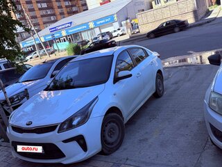 2018 Kia Rio IV, белый, 900000 рублей, вид 1