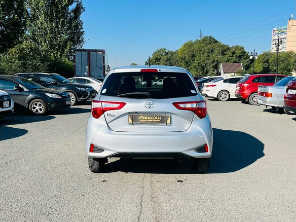 2018 Toyota Vitz III (XP130) Рестайлинг 2, серый - вид 7