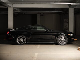 2017 Ford Mustang VI, чёрный, 2750000 рублей, вид 4