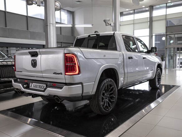 2026 Ram 1500 Crew Cab V Рестайлинг, серебристый, 9390000 рублей - вид 7