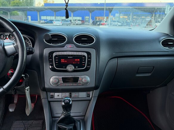 2011 Ford Focus II Рестайлинг, белый, 550000 рублей - вид 9