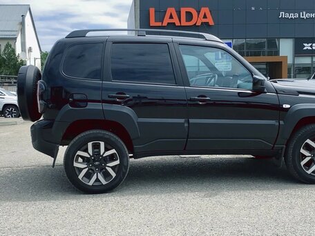 2026 Lada (ВАЗ) Niva Travel I Рестайлинг, чёрный, 1680000 рублей, вид 5