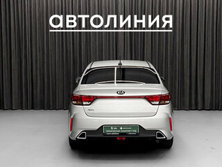 2020 Kia Rio IV Рестайлинг, серый, 1150000 рублей, вид 4