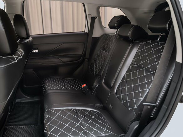 2022 Mitsubishi Outlander III Рестайлинг 3, белый, 2800000 рублей - вид 21