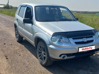 2009 Chevrolet Niva I Рестайлинг, серебристый, 430000 рублей, вид 3