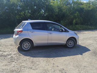 2014 Toyota Vitz III (XP130) Рестайлинг, серый, 660000 рублей, вид 4