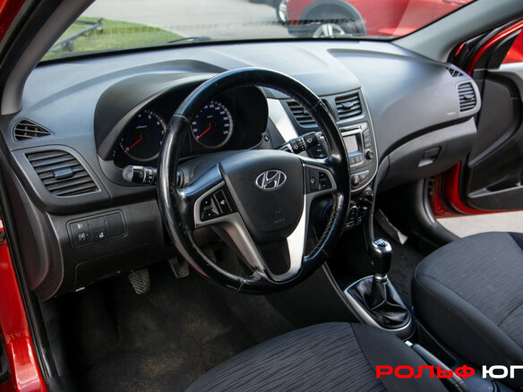 2015 Hyundai Solaris I Рестайлинг, красный - вид 12