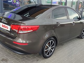 2017 Kia Rio III Рестайлинг, коричневый, 900000 рублей, вид 4