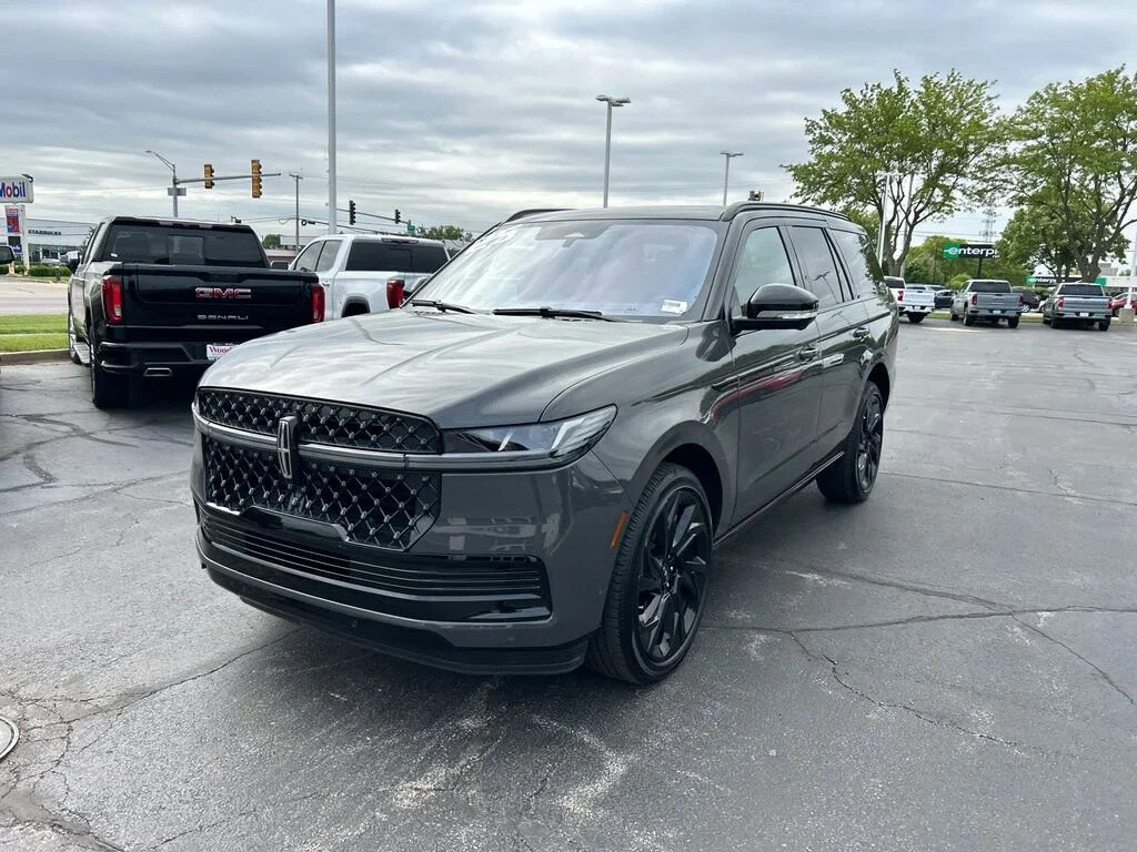 Открыть фотографии: Lincoln Navigator V
