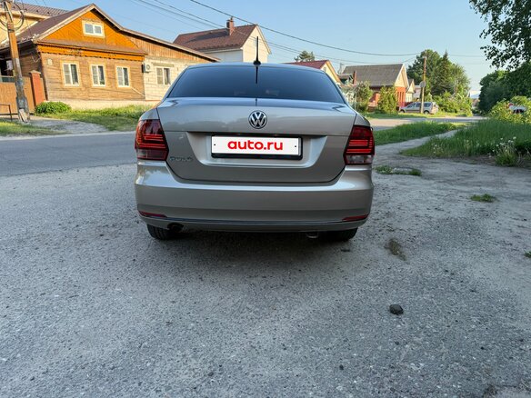 2019 Volkswagen Polo V Рестайлинг, коричневый, 1290000 рублей - вид 3