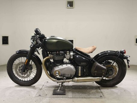 2019 Triumph Bonneville Bobber, зелёный, 1085000 рублей, вид 1