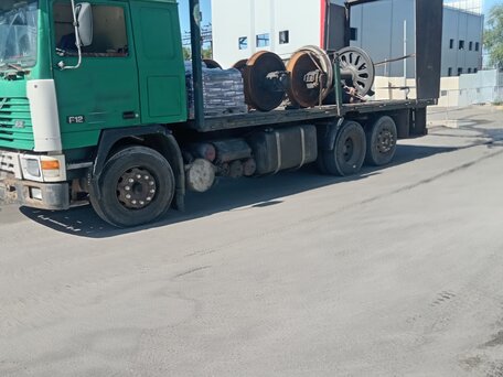 1990 Volvo F-Series, зелёный, 400000 рублей, вид 1
