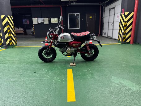 2022 Honda Z125 Monkey, серебристый, 450000 рублей, вид 2