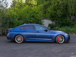 2021 BMW 5 серии 530d xDrive VII (G30/G31/G38) Рестайлинг, синий, 6000000 рублей, вид 4