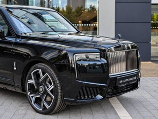 2026 Rolls-Royce Cullinan Black Badge I Рестайлинг (Series II), чёрный, 72500000 рублей, вид 5