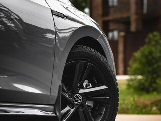 2023 Volkswagen Golf VIII, серый, 1970000 рублей, вид 5
