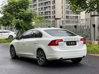2018 Volvo S60 II Рестайлинг, белый, 1430000 рублей, вид 4