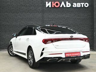 2021 Kia K5 III, белый, 2560000 рублей, вид 4