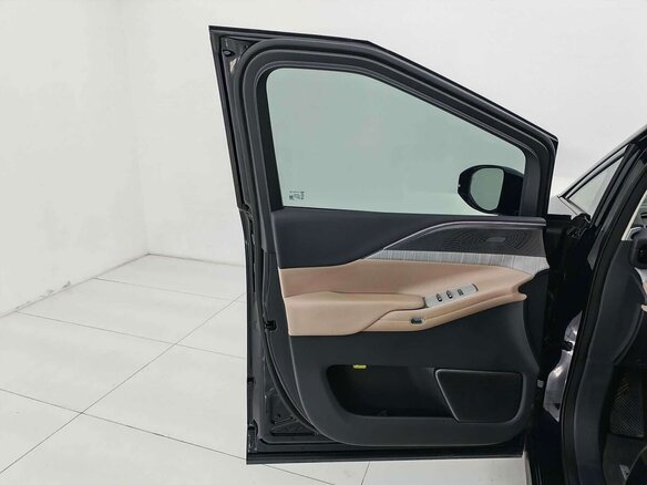 2026 Xpeng X9 I, серый, 5840700 рублей - вид 13