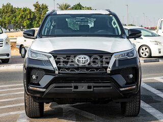 2026 Toyota Fortuner II Рестайлинг, чёрный, 4700000 рублей, вид 3