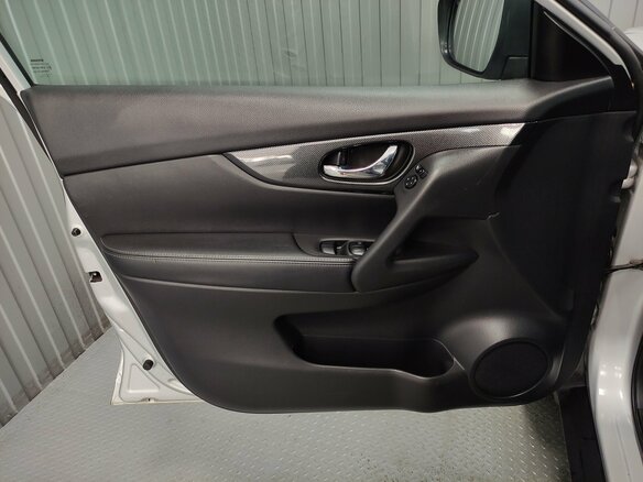 2017 Nissan X-Trail III Рестайлинг, серебристый, 1520000 рублей - вид 13