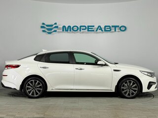 2019 Kia Optima IV Рестайлинг, белый, 2060000 рублей, вид 4