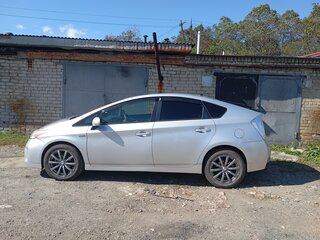 2014 Toyota Prius III Рестайлинг (XW30), серый, 1020000 рублей, вид 4