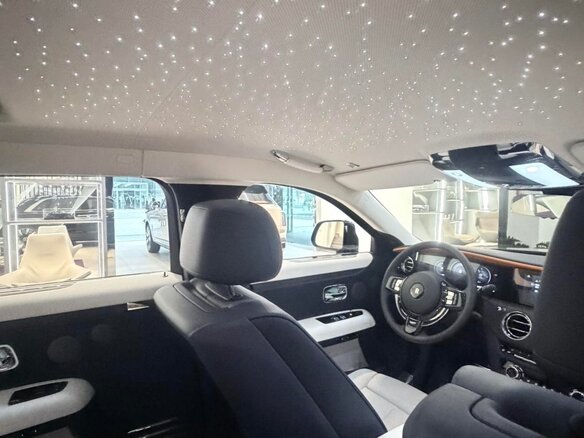 2025 Rolls-Royce Ghost Extended II Рестайлинг (Series II), чёрный, 43500000 рублей - вид 10