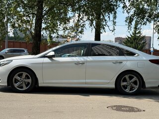 2017 Hyundai Sonata VII (LF) Рестайлинг, белый, 1760000 рублей, вид 5