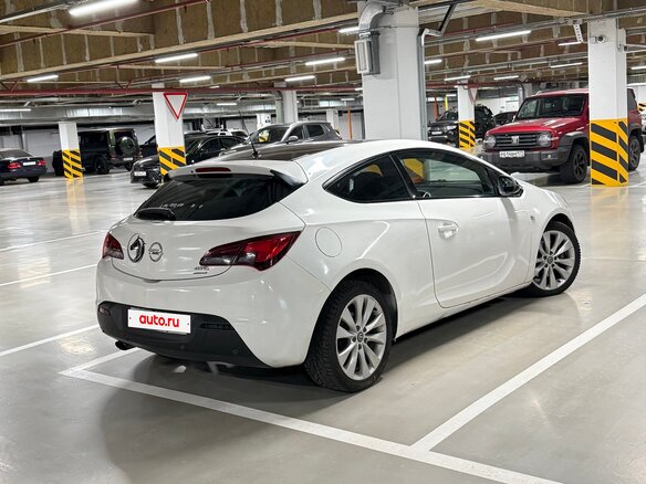 2013 Opel Astra GTC J Рестайлинг, белый, 595000 рублей - вид 2