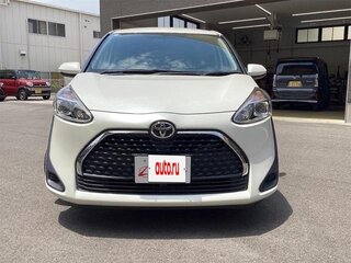 2021 Toyota Sienta II Рестайлинг, белый, 1100000 рублей, вид 1