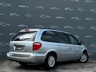 2005 Chrysler Town & Country IV Рестайлинг, серебристый, 473700 рублей, вид 2