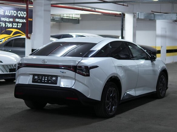 2023 Toyota bZ3, белый, 2616000 рублей - вид 3