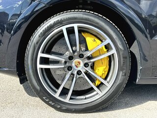 2018 Porsche Cayenne Turbo III, чёрный, 8000000 рублей, вид 4