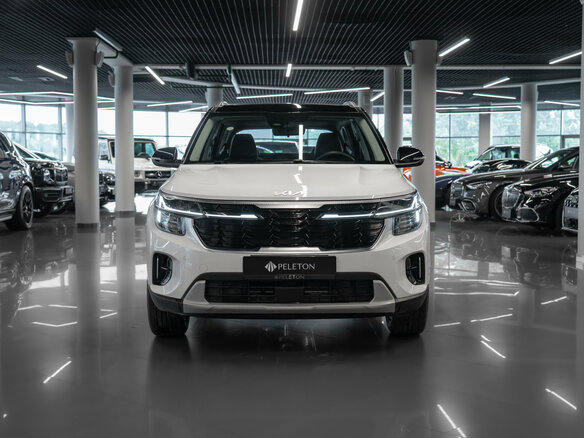 2026 Kia Seltos I Рестайлинг, белый - вид 2