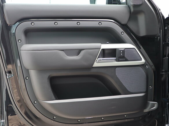 2020 Land Rover Defender 110 II, чёрный, 3890000 рублей - вид 20