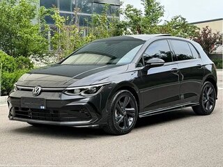 2023 Volkswagen Golf VIII, серый, 1985000 рублей, вид 1