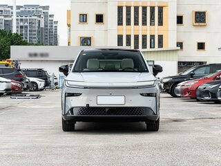 2026 Toyota bZ3X 67.9 kWh, серебристый, 3090000 рублей, вид 5