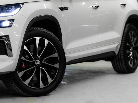 2023 Skoda Kodiaq I Рестайлинг, белый, 4100000 рублей, вид 5